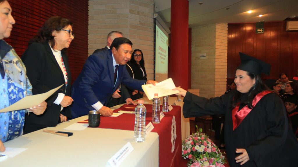 Gradúa la UATx a nuevos especialistas en salud pública
