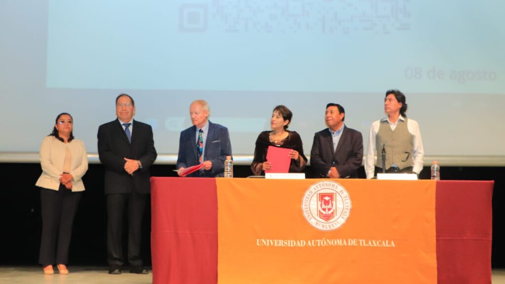 La transición de su modelo educativo fortalece el reconocimiento  social y comunitario de la UATx: Ángel Díaz Barriga