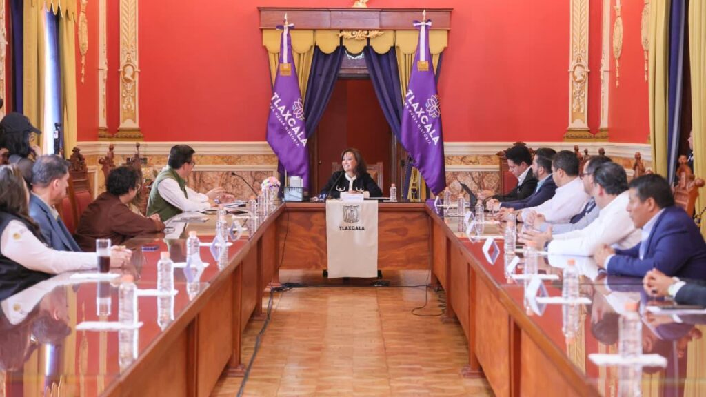 FIRMA GOBIERNO DEL ESTADO CONVENIO CON IMSS PARA CONSTRUCCIÓN DE UNA UNIDAD DEPORTIVA EN CALPULALPAN