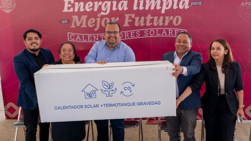 INICIA JAVIER RIVERA ENTREGA DE 100 CALENTADORES SOLARES PARA FAMILIAS DE APIZACO