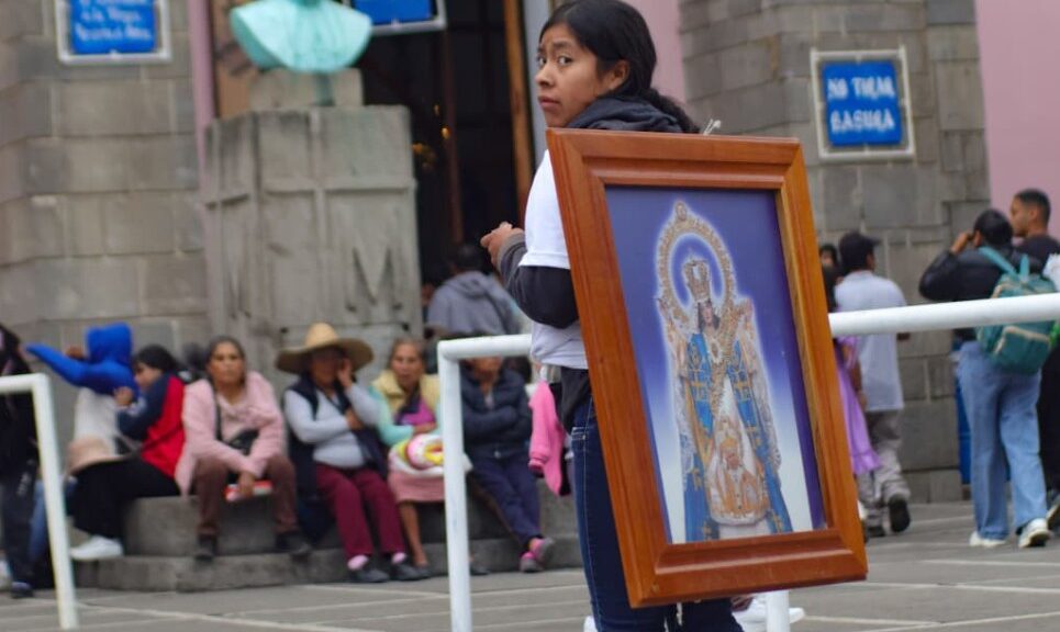 Peregrinos visitan la Basílica de Nuestra Señora de la Caridad en Huamantla