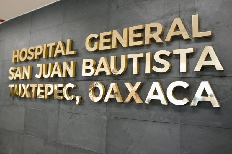 Inauguran hospital en Oaxaca financiado con venta del avión presidencial