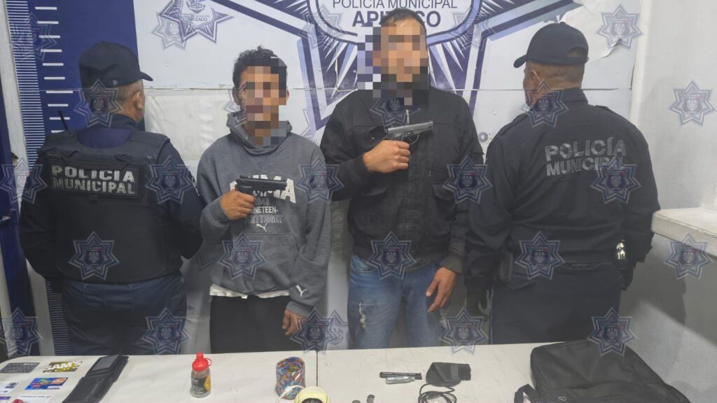 DETIENE POLICÍA MUNICIPAL DE APIZACO A DOS PRESUNTOS RESPONSABLES DE ASALTO A CONDUCTOR DE PLATAFORMA.