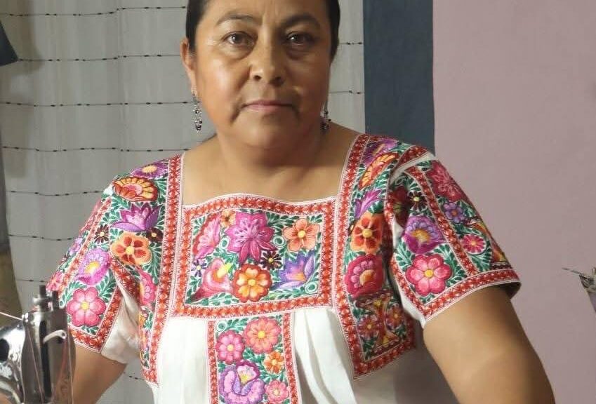 PRESIDENTA LUCE VESTIDO DE VIRGINIA ARCE EN SU PRIMER GRITO DE INDEPENDENCIA