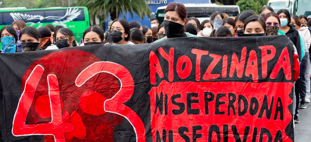 Acelerar la extradición de involucrados en desapariciones, exigen padres de normalistas