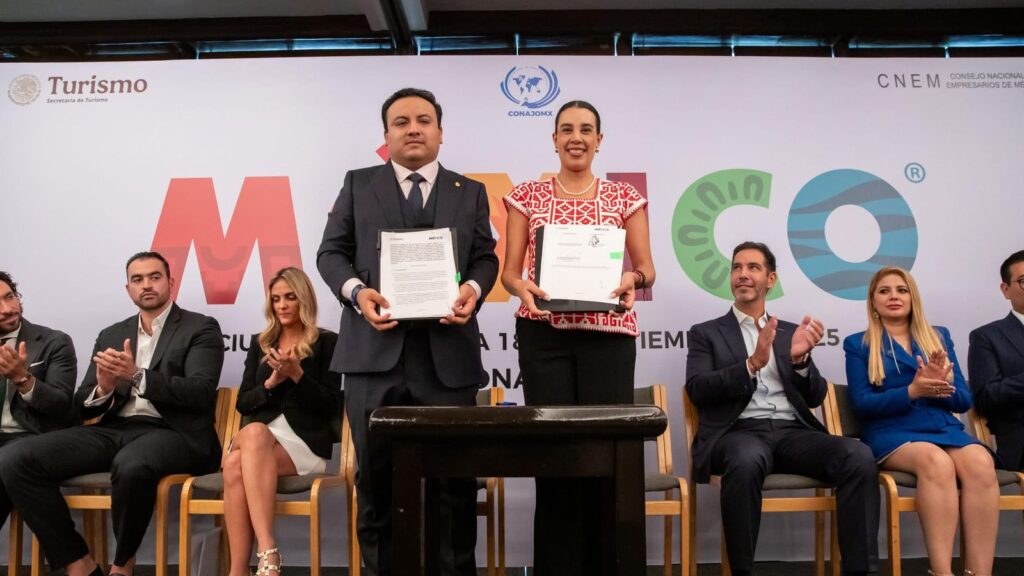 Promociona Josefina Rodríguez, el Cacao de Zacatelco, Tlaxcala, ante jóvenes empresarios del país