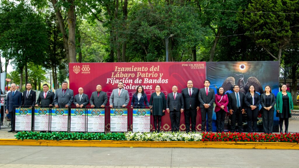 INICIAN LAS FIESTAS PATRIAS EN APIZACO CON IZAMIENTO DEL LÁBARO PATRIO Y FIJACIÓN DE BANDOS SOLEMNES