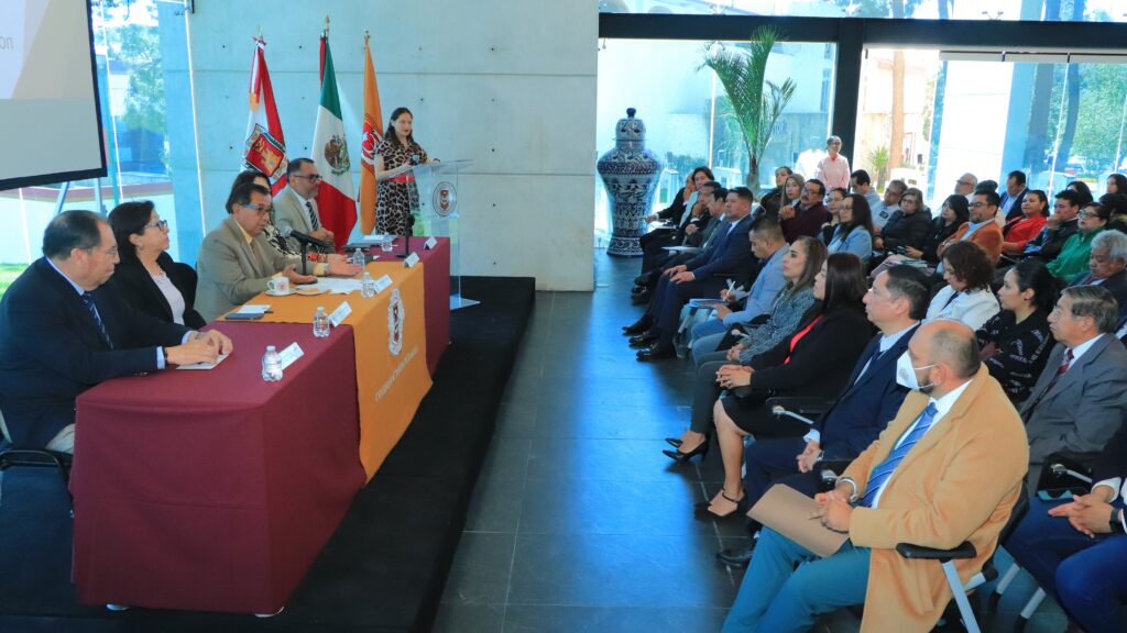 La UATx fortalecerá cursos de educación continua para diversos sectores de la población: Rector