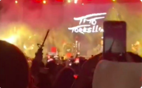 Disparan armas en concierto de Tito Torbellino mientras cantaba un corrido y enviaba saludos a “El Marro”