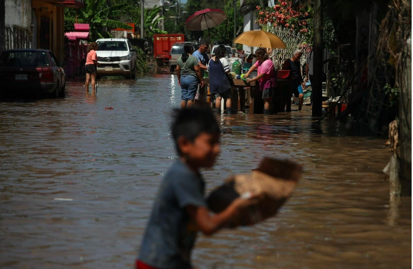 Aisladas por las lluvias, 259 localidades de cinco estados; van 47 muertos