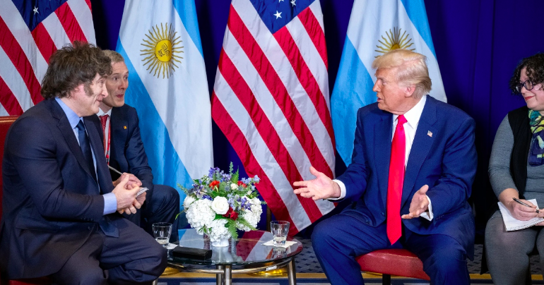 Trump pone a Milei en aprietos: o gana elecciones o no habrá más dinero de rescate