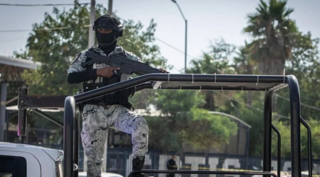 Atacan con explosivos la fiscalía de Baja California; consulado de EU emite alerta de seguridad