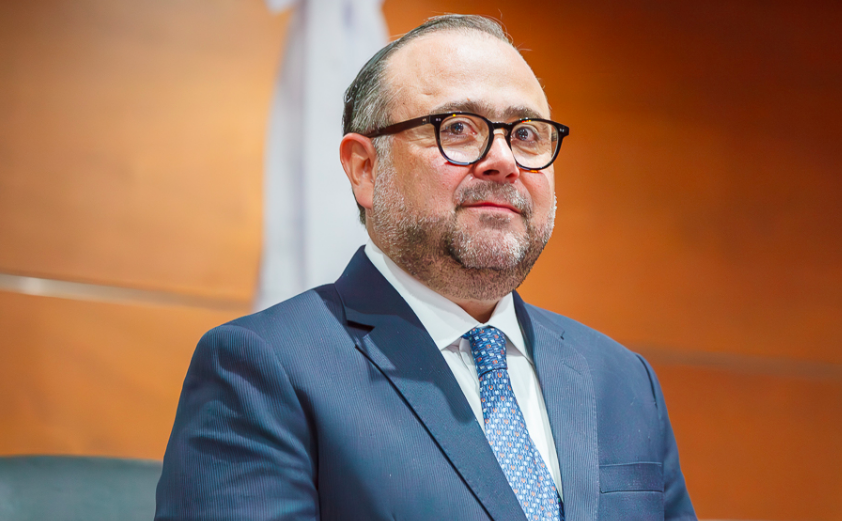 Hotel, alcohol, comida. Gratis. En su despedida, Magistrado gasta 3 mdp del TFJA