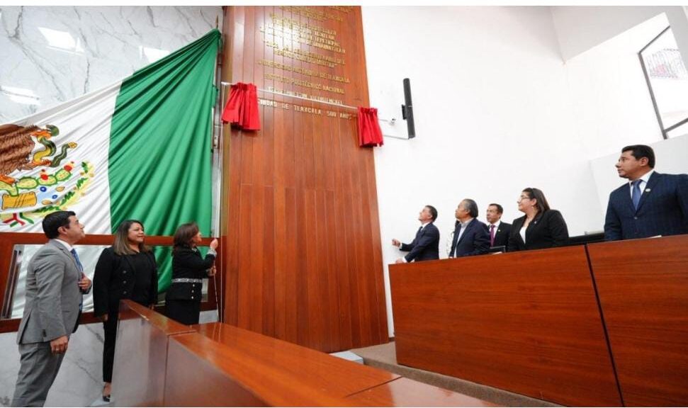 Congreso devela letras doradas “Ciudad de Tlaxcala, 500 años”