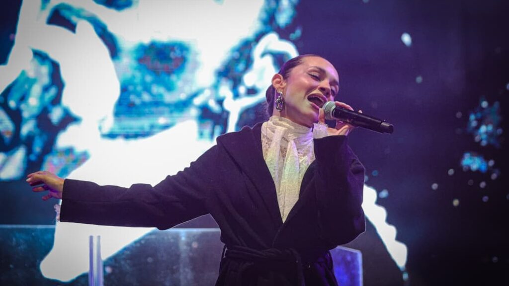 “MATISSE” BRINDÓ UNA NOCHE DE EMOCIÓN Y ROMANTICISMO EN EL TEATRO DEL PUEBLO