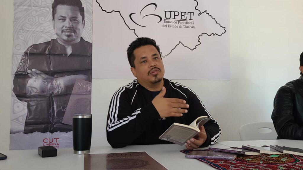 Presenta Saúl Armendáriz su obra “De político a chamán” en Tlaxcala
