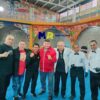En la grafica: Ruben Púas Olivares, Alejandro Vázquez Velázquez y otros actores del boxeo nacional que deseaban la imagen de recuerdo con el multicampeón mundial en el evento realizado en Xaltocan, Tlaxcala.