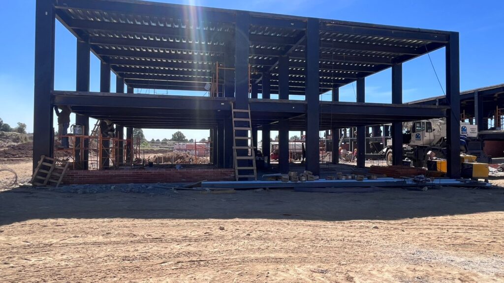 AVANZA LA CONSTRUCCIÓN DE LA UNIVERSIDAD NACIONAL ROSARIO CASTELLANOS EN TEOLOCHOLCO
