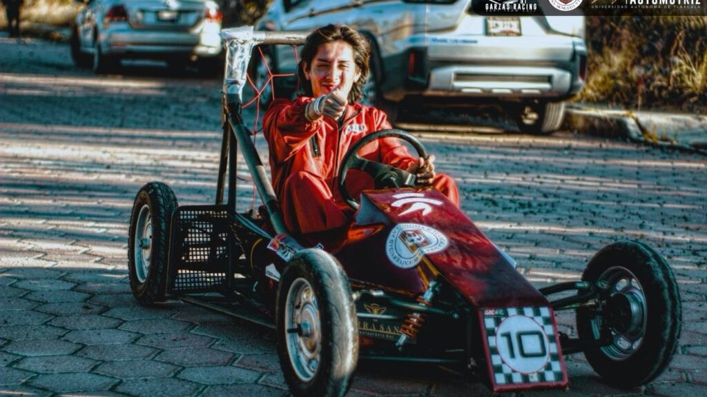 Estudiantes de Diseño Automotriz UATx ganan tercer lugar  en el 𝐆𝐫𝐚𝐯𝐢𝐭𝐲 𝐑𝐚𝐜𝐞 𝐂𝐚𝐫 𝟐𝟎𝟐𝟓 “𝐋𝐚 𝐌𝐚𝐥𝐢𝐧𝐜𝐡𝐞”