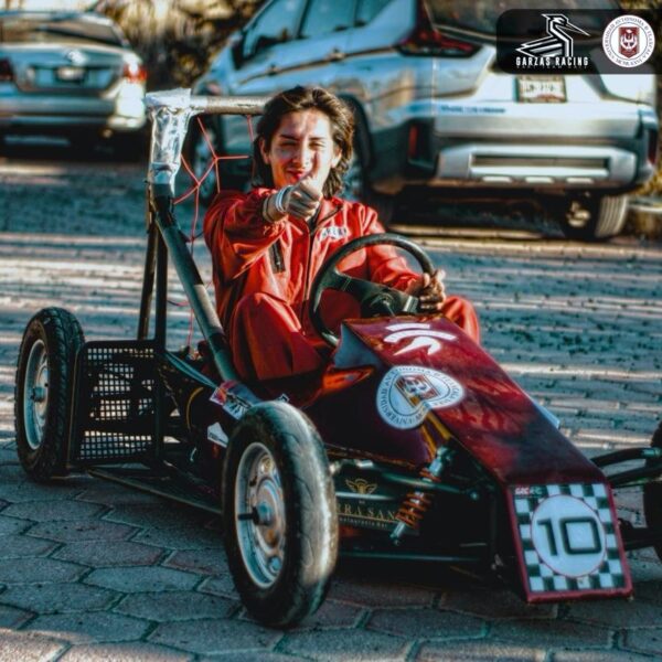 Estudiantes de Diseño Automotriz UATx ganan tercer lugar en el 𝐆𝐫𝐚𝐯𝐢𝐭𝐲 𝐑𝐚𝐜𝐞 𝐂𝐚𝐫 𝟐𝟎𝟐𝟓 “𝐋𝐚 𝐌𝐚𝐥𝐢𝐧𝐜𝐡𝐞”