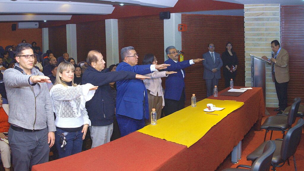 Rinden protesta integrantes del Patronato  Pro Donación para la Vestibulación de la Torre de Rectoría
