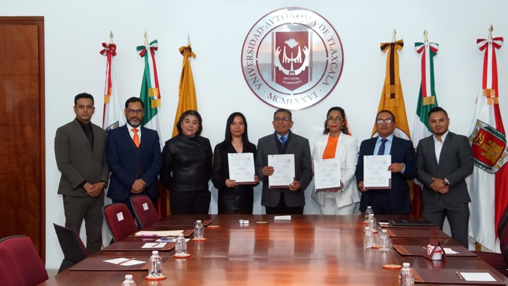 Firman acuerdo de colaboración la UATx y el SAET