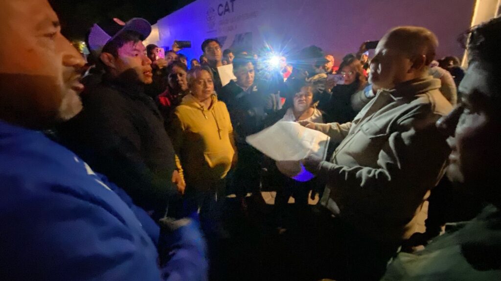 Bloquean comerciantes boulevard Mariano Sánchez