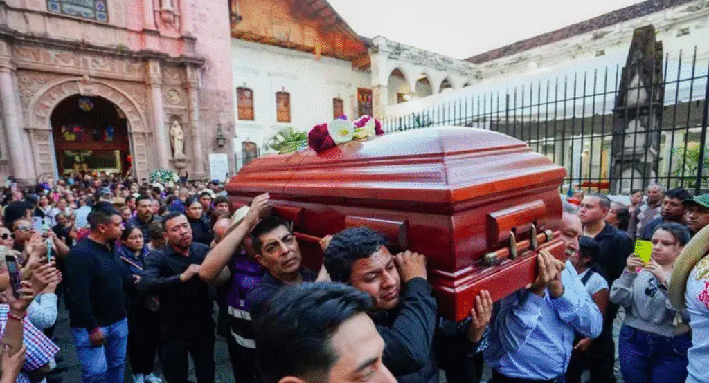 “Vamos a Reforzar Michoacán”: Sheinbaum sobre Asesinato de Carlos Manzo, Alcalde de Uruapan