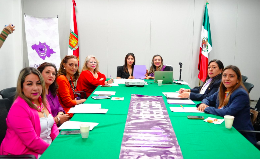 Dialoga Lorena Ruiz con integrantes de la colectiva 50+1 Capítulo Tlaxcala sobre agenda de género