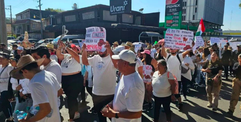 Inicia marcha con miles de asistentes en Uruapan para exigir justicia por el alcalde Carlos Manzo