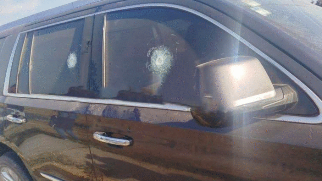 Balean camioneta sindical en disputa por la ampliación carretera Tlaxcala-Puebla