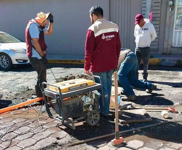 JAVIER RIVERA REFUERZA LA ATENCIÓN A REPORTES DE FUGAS DE AGUA EN APIZACO