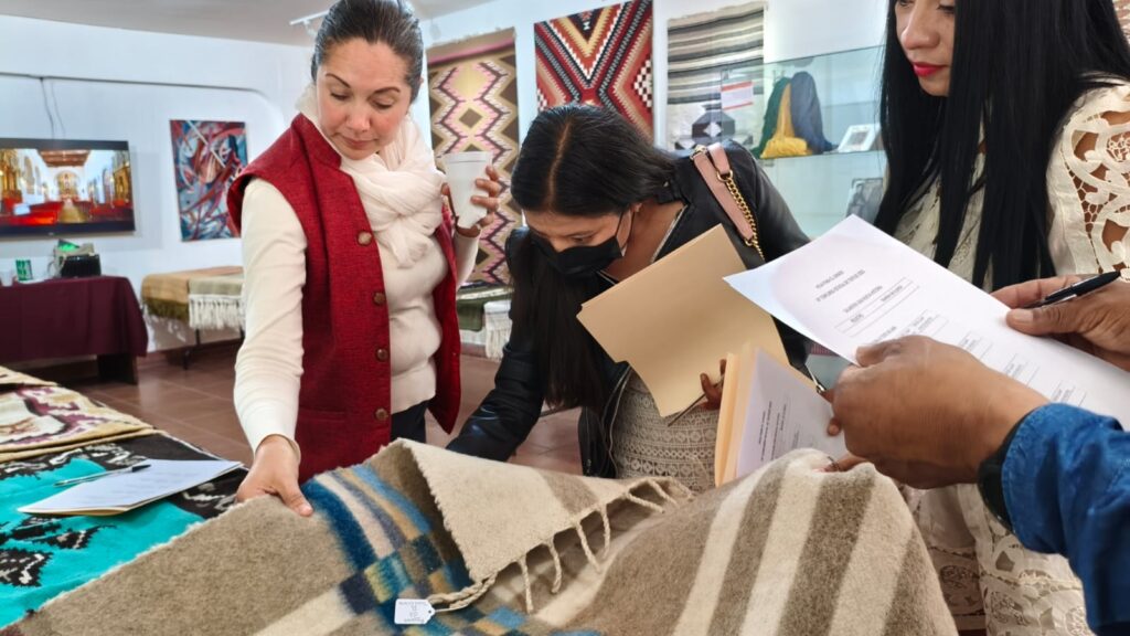 EVALÚAN TALENTO ARTESANAL TLAXCALTECA EN EL XIV CONCURSO ESTATAL DE TEXTILES 2025