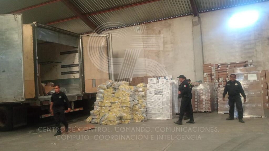 GABINETE DE SEGURIDAD DE TLAXCALA ASEGURA A CINCO PERSONAS VINCULADAS AL ROBO DE UN TRACTOCAMIÓN