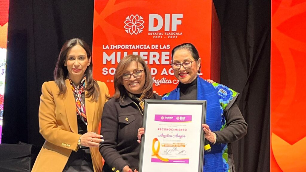 Lorena Cuellar pide a mujeres ser solidarias entre sí, visibilizarse y aprender a vivir felices
