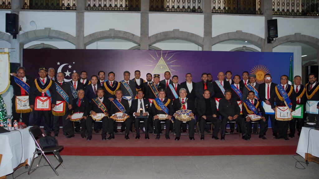 Rector de la UATx recibe el Galardón al Ciudadano Ejemplar