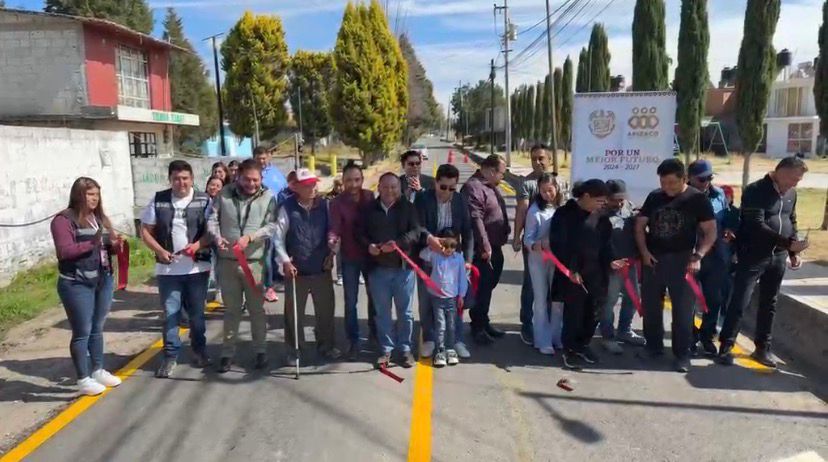 Rehabilitan pavimento asfáltico en la calle Reforma de San Luis Apizaquito