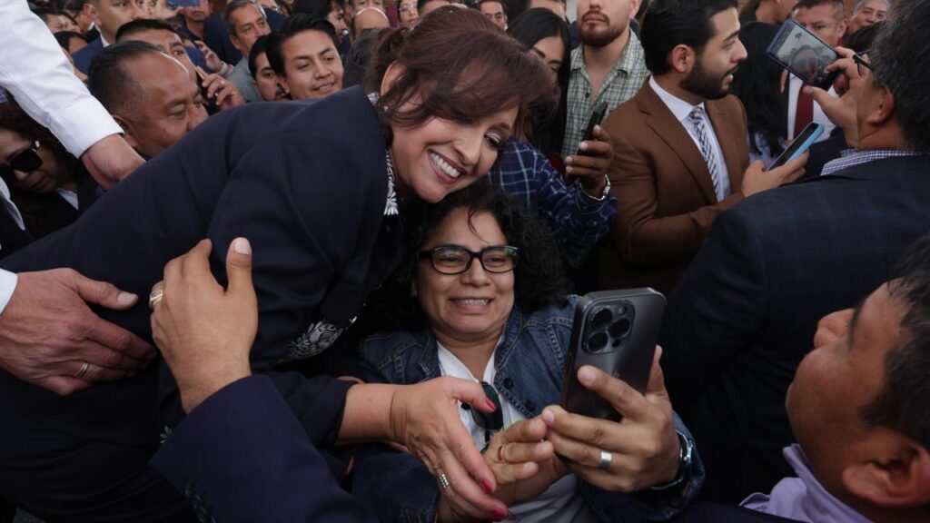 MILES DE TLAXCALTECAS ARROPAN A LORENA CUÉLLAR