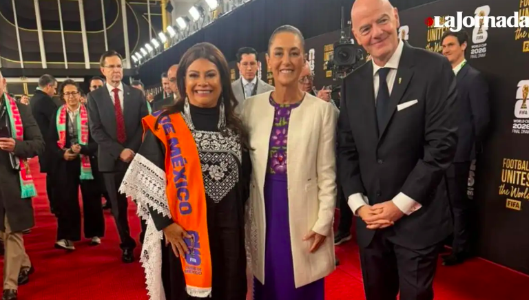 Claudia Sheinbaum llega a la alfombra roja del sorteo del Mundial 2026