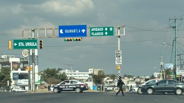 Bloquean habitantes la carretera Tlaxcala-Apizaco a la altura de las agencias, denuncian despojo de terreno