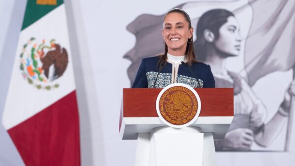 La Presidenta de México, Claudia Sheinbaum Pardo, destacó que, sin aumentar impuestos y por combatir la evasión fiscal, en 2025 se alcanzó récord de recaudación con 487 mil 446 millones de pesos (mdp) más, respecto a 2024, lo que significó un aumento histórico de 4.8 por ciento en términos reales. Además, recordó que en 2026 se proyecta recaudar 496 mil 309 mdp más que el año pasado.