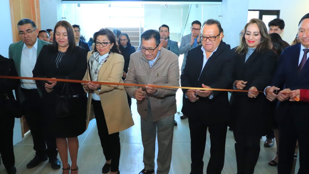Inaugura Rector piso doce de la Torre de Rectoría UATx