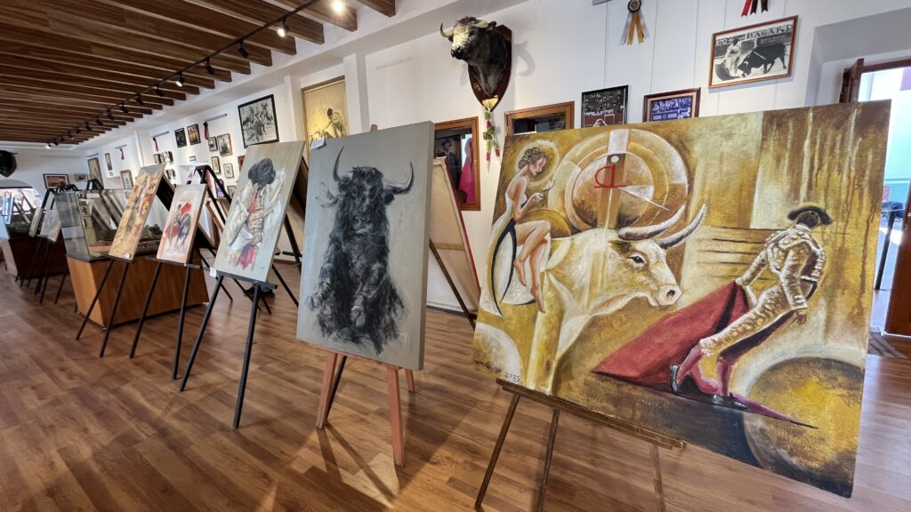 Expone Romárico Vieyra sus obras en el Museo Taurino
