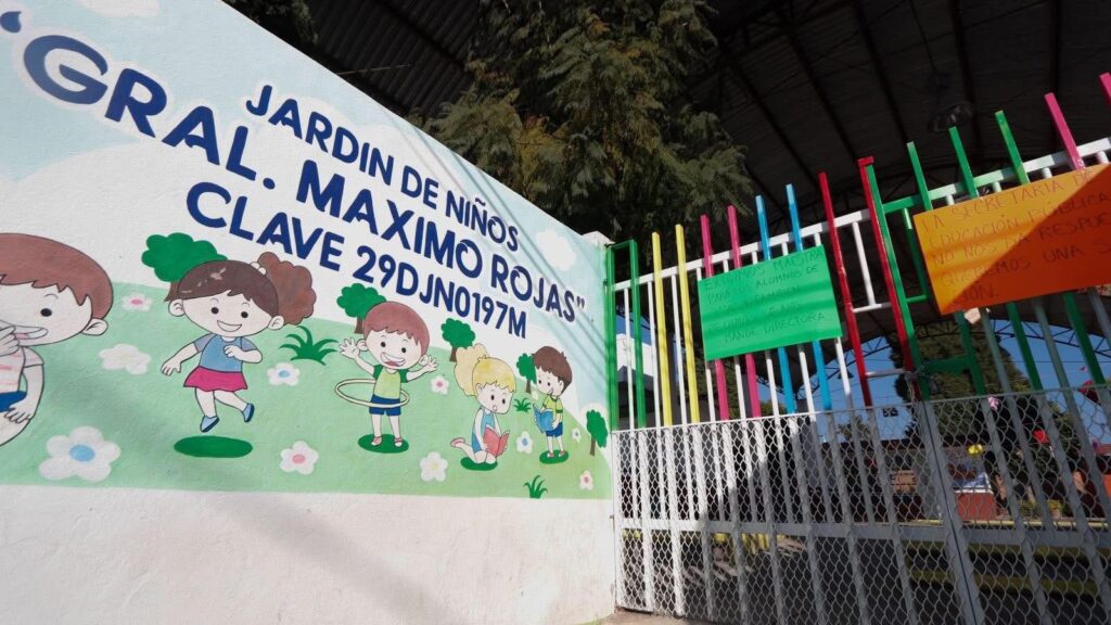 Cierran preescolar padres de familia exigen docentes en Teolocholco