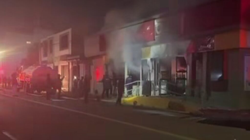 Arranca 2026 en Tlaxcala con incendio de OXXO