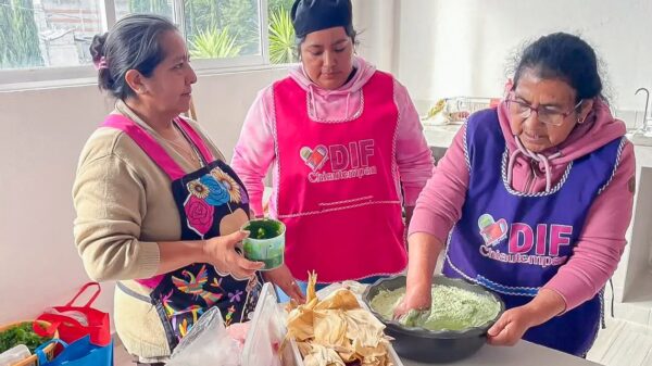 Como parte de estas actividades, se llevó a cabo la elaboración de productos a base de nopal, destacando la preparación de tamales de nopal, los cuales combinan tradición, sabor y valor nutritivo, además de fomentar la creatividad y el aprovechamiento de productos locales.