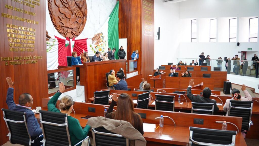 Derivado de dicha determinación, este día Silvano Garay Loredo rindió protesta de Ley ante el Pleno del Congreso del Estado y asumió el cargo de diputado en funciones de propietario.