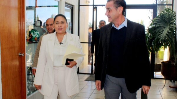 La senadora sostuvo un encuentro con jóvenes de la Universidad del Valle de Tlaxcala, donde habló de ciencia, tecnología, saberes tradicionales y del papel clave de la juventud en el futuro del país.