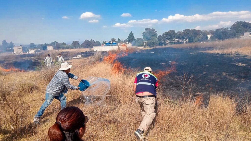 Rápida intervención del Gobierno de Chiautempan evita daños mayores por incendios en tres comunidades