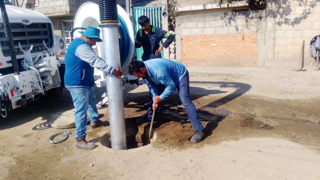 La Comisión de Agua Potable y Alcantarillado del Municipio de Huamantla (CAPAMH) continúa realizando un trabajo constante, técnico y preventivo para garantizar el correcto funcionamiento de la red de drenaje en el municipio